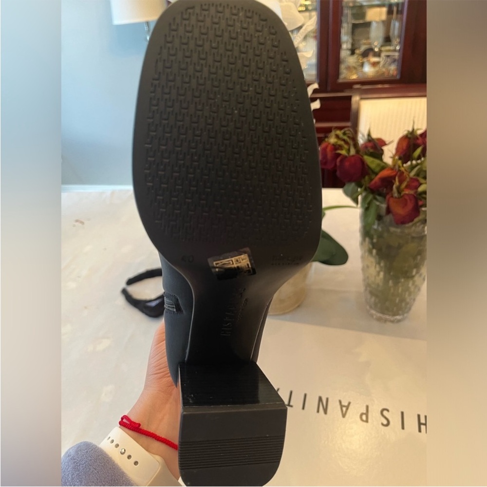Chic Black Heeled Boots - Picture 4 of 7